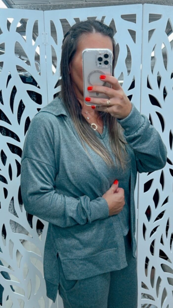 Casaco com Capuz em Malha Tricot - Verde Mescla - Imagem 1