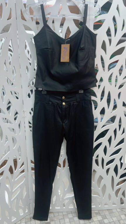 Calça com cós e zíper, skinny resinado preta