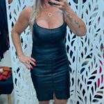 Saia Reta com Recortes e Bolsos - Preta