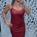 Vestido Midi de alça com recorte seio e fenda Resinado- VERMELHO