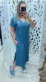 VESTIDO MIDI DE MOLETON PLISSADO COM BOLSOS E ABERTURA LATERAL - AZUL JEANS - Imagem 3