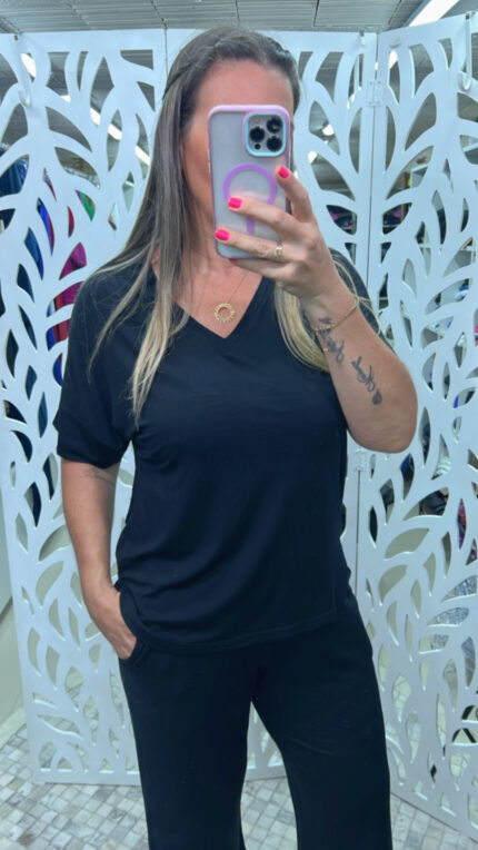 T- SHIRT BLUSA EM MALHA VISCOLYCRA - PRETA