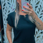BLUSA DECOTE REDONDO MANGA RAGLAN COM ABERTURA BAINHA-  MOLETINHO PRETO