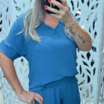 BLUSA DECOTE V COM MANGA CURTA E MULLET - AZUL JEANS