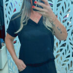 BLUSA DECOTE V COM MANGA CURTA E MULLET - PRETO