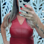 REGATA LARGA COM RECORTES E ENCAIXE SEIO RESINADO- VERMELHO