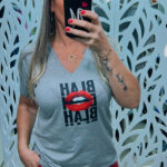 T- SHIRT BLUSA EM MALHA VISCOLYCRA CINZA COM ESTAMPA- BLA BLA BLA
