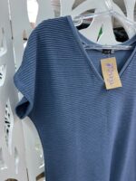 VESTIDO MIDI DE MOLETON PLISSADO COM BOLSOS E ABERTURA LATERAL - AZUL JEANS - Imagem 6