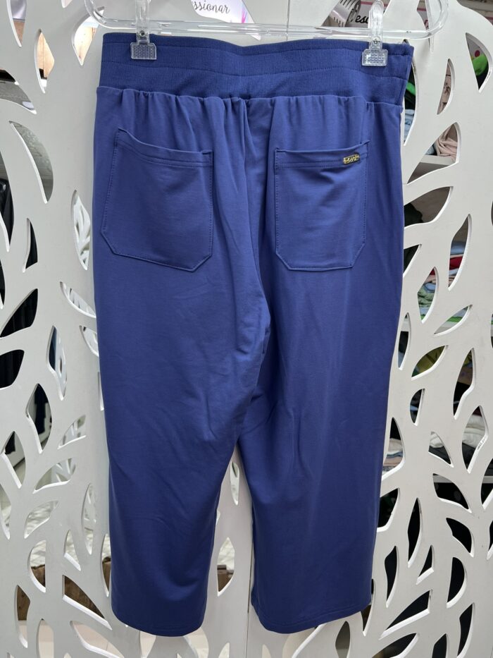Calça pantacourt em moletinho com bolsos - AZUL - Imagem 8