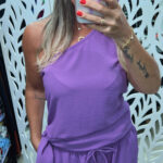 BLUSA OMBRO SÓ COM LAÇO NA BARRA- UVA