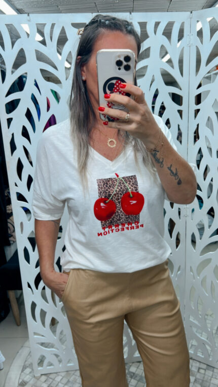 T- SHIRT BLUSA EM MALHA VISCOLYCRA OFF COM ESTAMPA- CEREJA