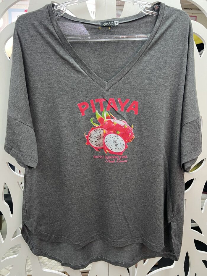 T- SHIRT BLUSA EM MALHA VISCOLYCRA CINZA COM ESTAMPA- PITAYA - Imagem 7